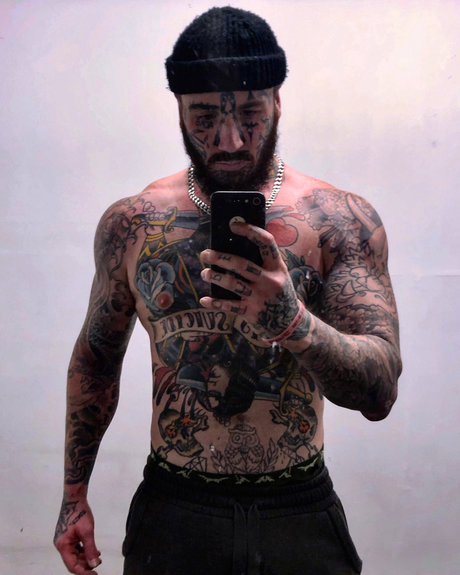 Dariusz onlyfans striptease