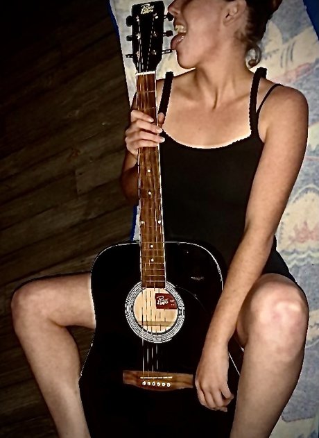 Ellie Trout strip onlyfans