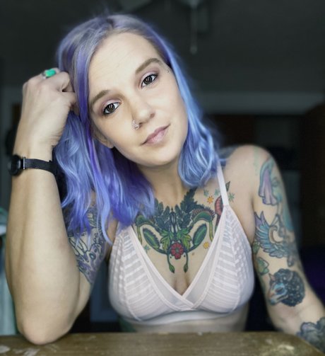 Smokin Ember Rose leaks only fans