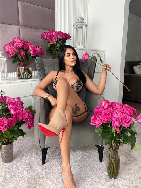 B3llahot onlyfans content type