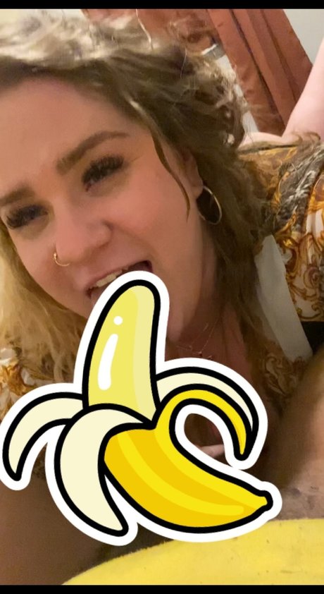 Anna amp amp her Banana_ onlyfans leak