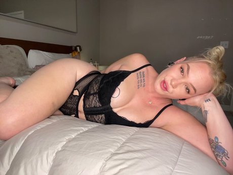 NeoErotica onlyfans leajs