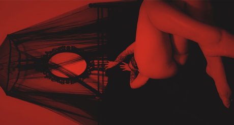 Deadly Doll onlyfans strip tease