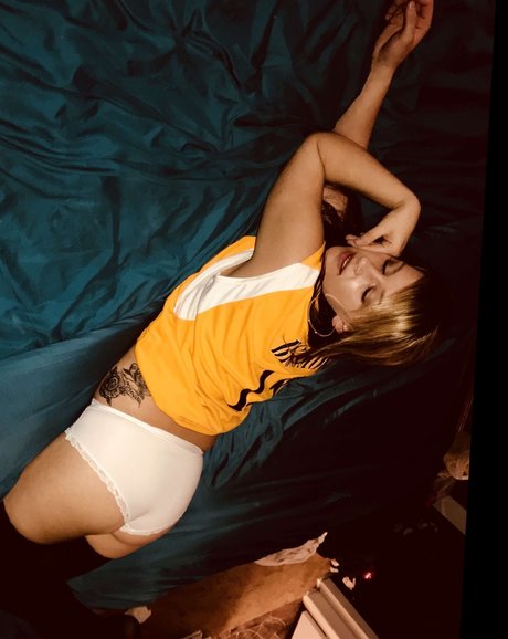 HGills onlyfans strip tease