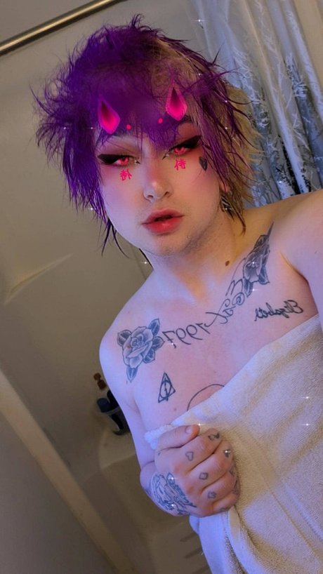 AVERY3K onlyfans leajs