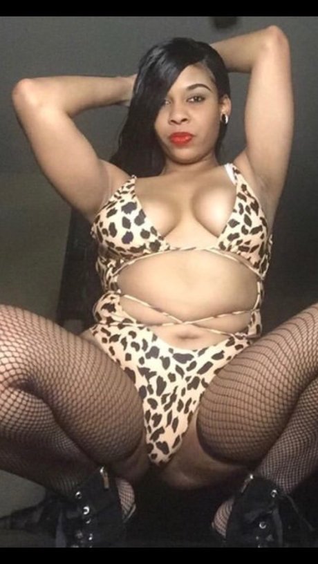 Bella Brinks topless onlyfans