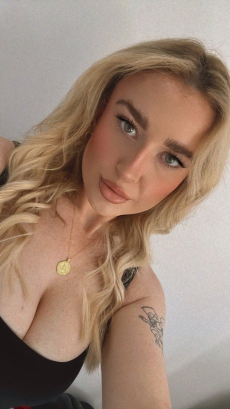 B A M B I_ onlyfans content leaked