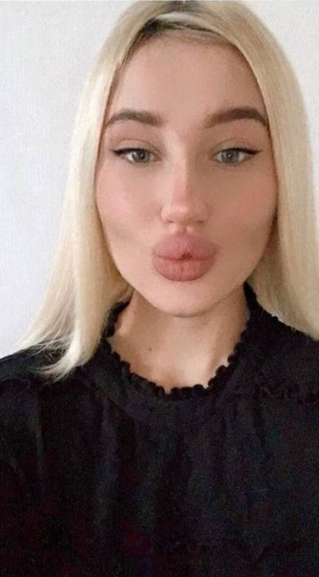 Nikki Lips onlyfans pictures