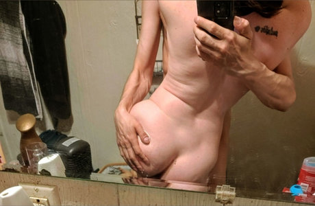 Nikki24 onlyfans pic