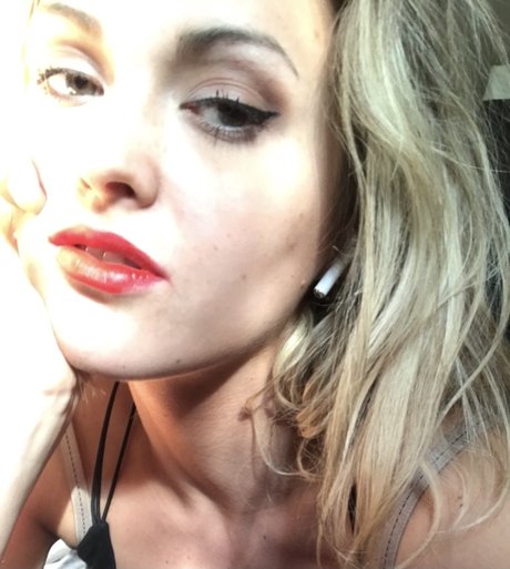 Nicotik onlyfans model images