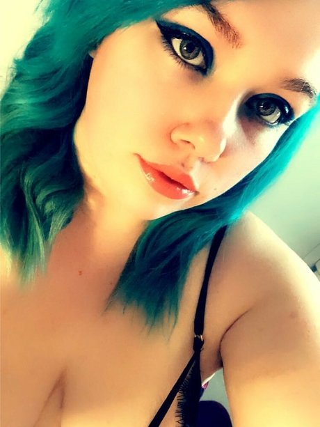 Alyxx Summers hot onlyfans