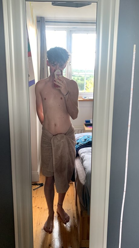 August Foxx onlyfans model images