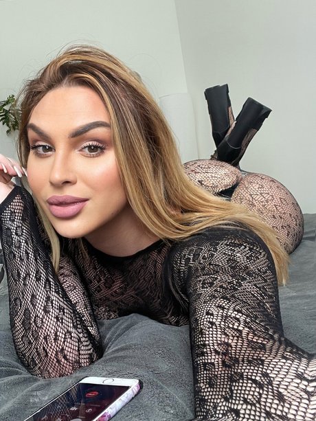 Aisha Moon nude onlyfans pics