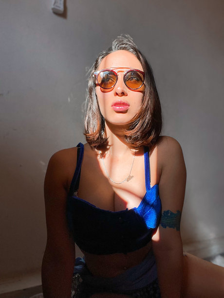 Ailu Riveros onlyfans leak