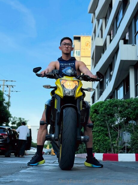 BANK onlyfans topless