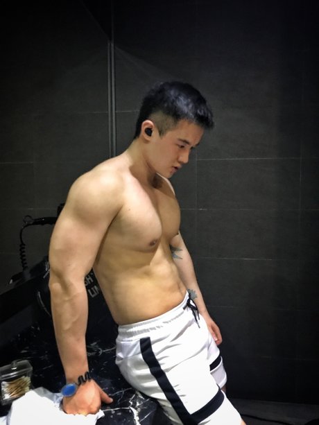 Chinese Trainer onlyfans leak