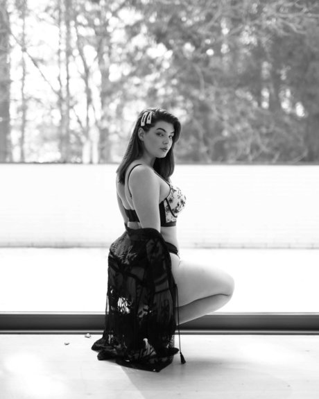 Ga lle Curvy Model onlyfans sex