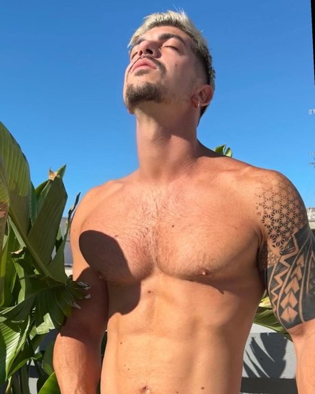 Alxcont3_ onlyfans fotos