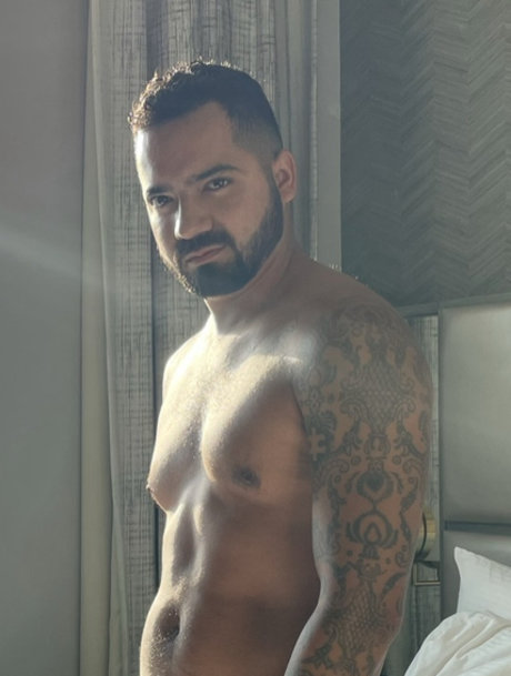 Nio H nude onlyfans pics