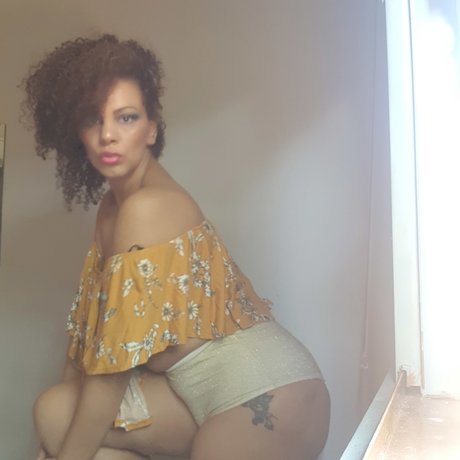 Nina Sanctos onlyfans leaked