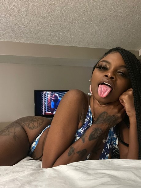 Slime thick with a phat Click_ onlyfans joi