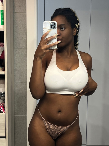 Niky_ onlyfans content