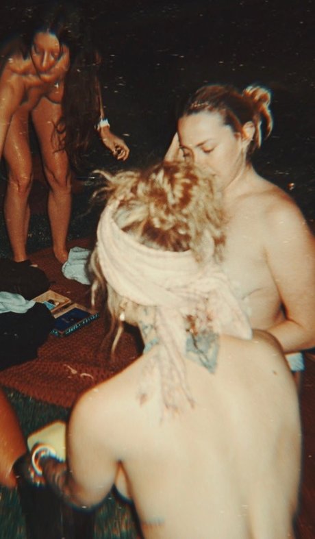 Paris Jackson onlyfans leak ass