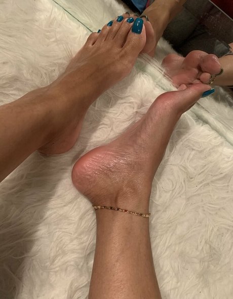 pujaprettyfeet naked onlyfans leaks