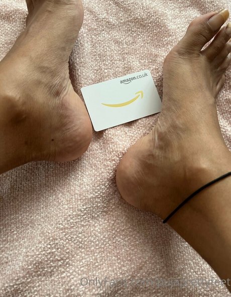 pujaprettyfeet onlyfans lesk