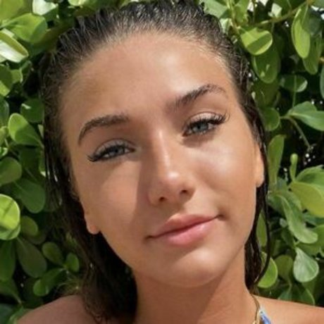 Olivia Mogan strip onlyfans