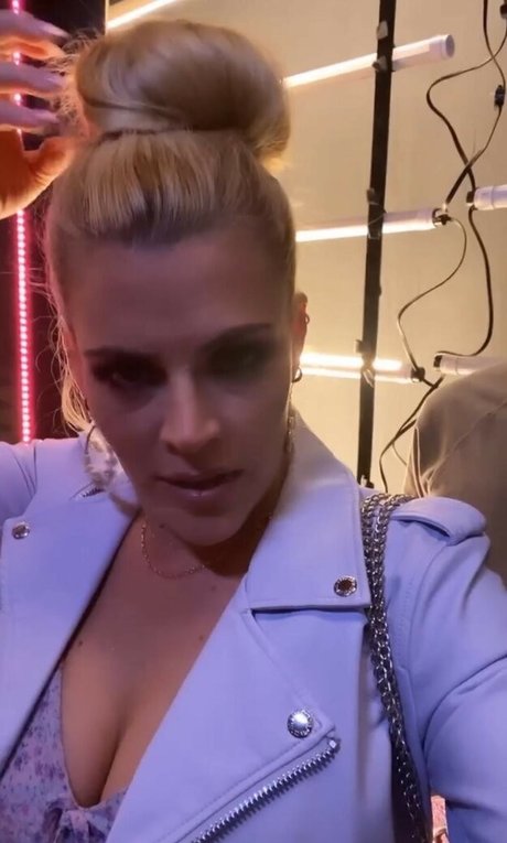 Busy Phillips only fans nude