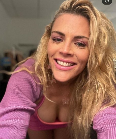 Busy Phillips desnuda onlyfans