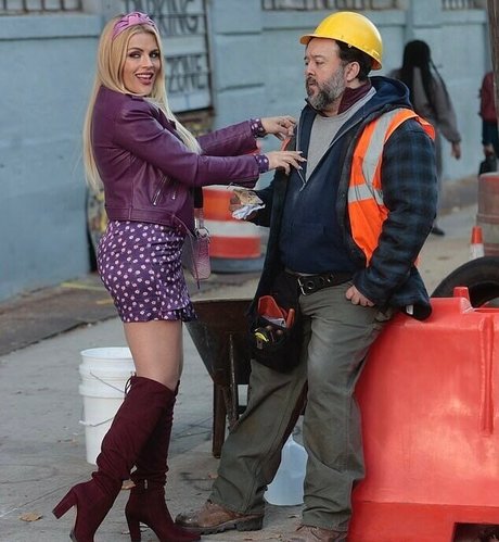 Busy Phillips onlyfans leak ass