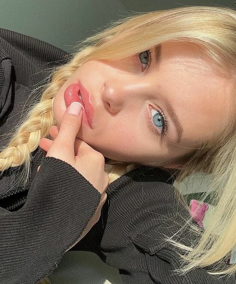 Alla Bruletova topless onlyfans