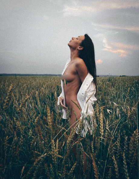 Anastasia Steklova onlyfans strip