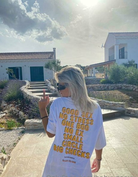 babyyzoeyy onlyfans pics