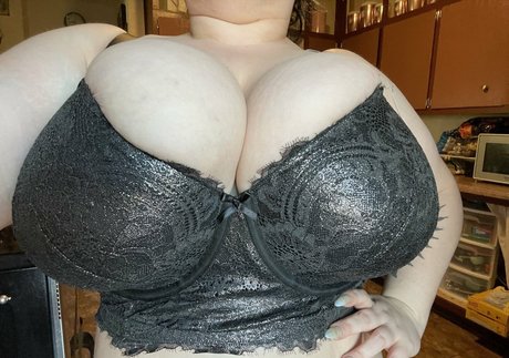 bustyvicky38 leaks onlyfans