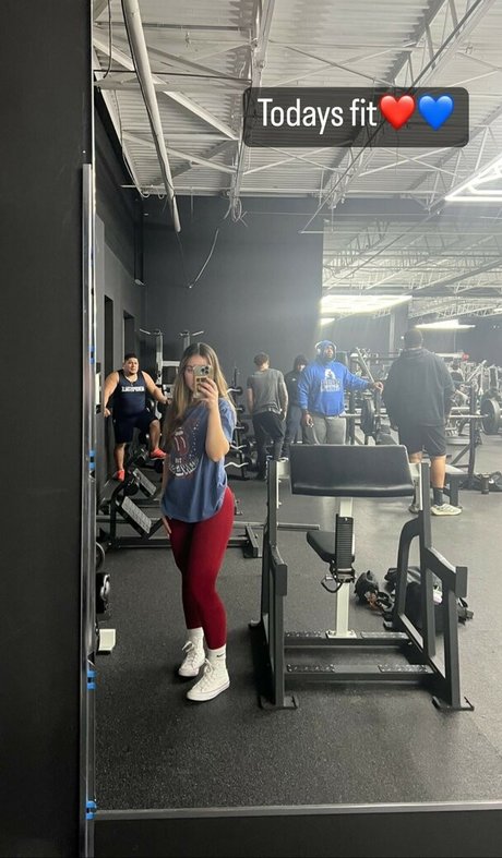 Makayla Mcquoid onlyfans strip tease