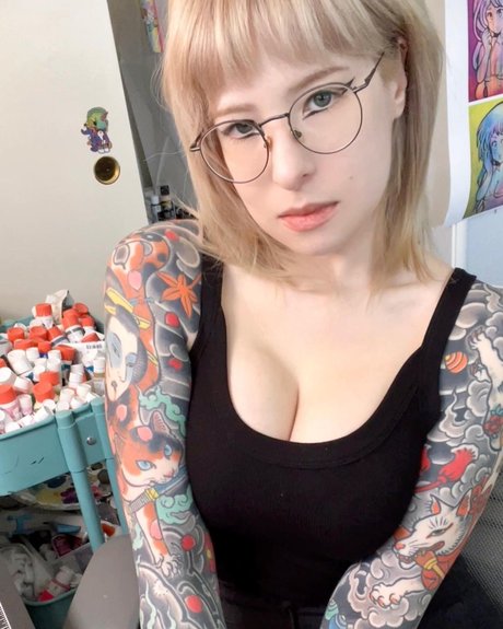 Candie Bolton onlyfans model photos