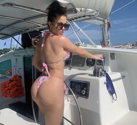 Brooke Adams onlyfans sextape leak