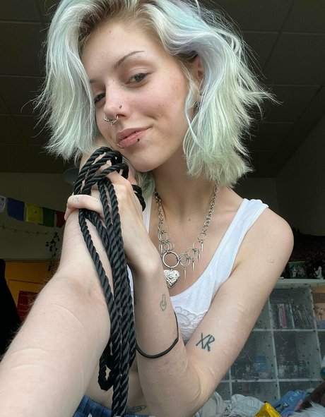 schnitzelbby only fans nude leaks