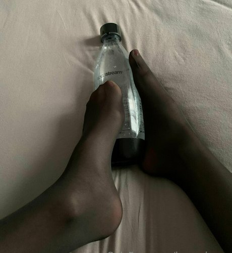 lauraaloove onlyfans desnuda