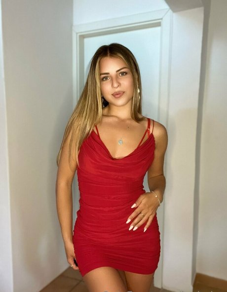 lucia lpz onlyfans images