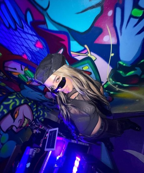 Lola Indigo joi onlyfans