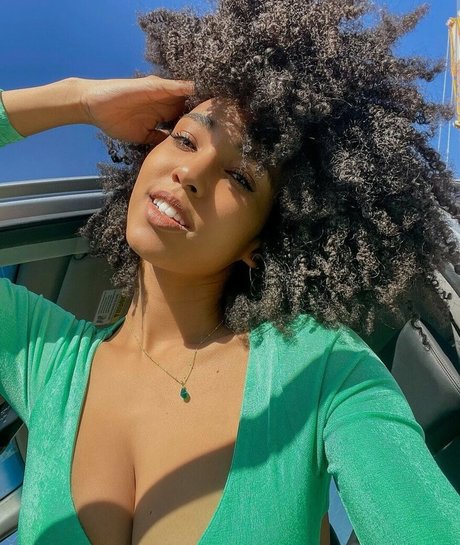 Curlswithv only fans pictures