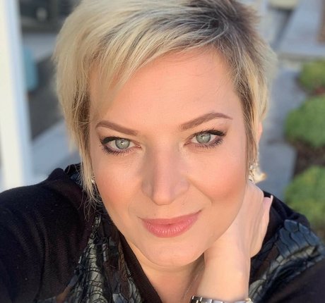 Joice Hasselmann onlyfans lesk