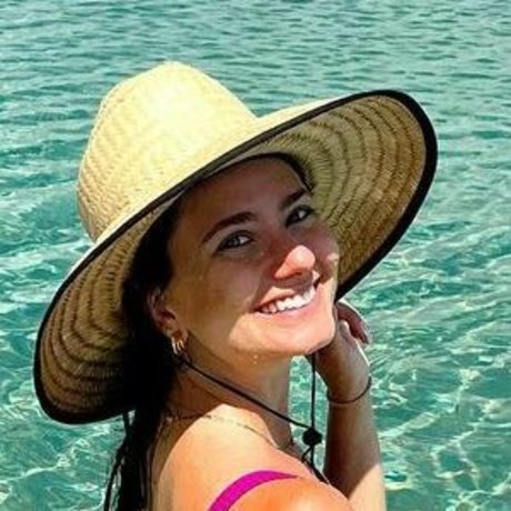 Camila Bonatelli topless onlyfans