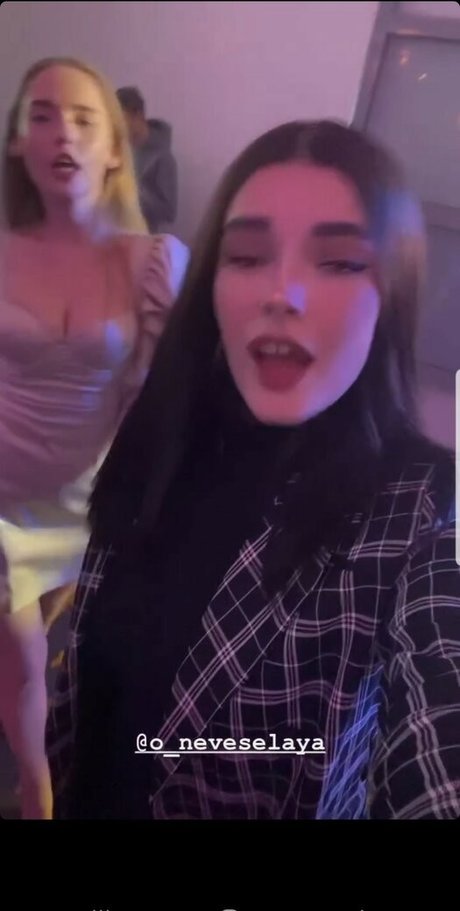 Oksana Neveselaya onlyfans leake