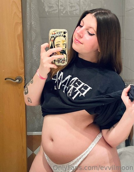evvilmoon onlyfans pics