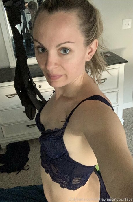 littlewaistinyourface onlyfans model photo